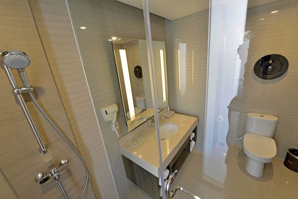 Lombok Astoria Hotel Deluxe Room, 1 Queen Bed 9