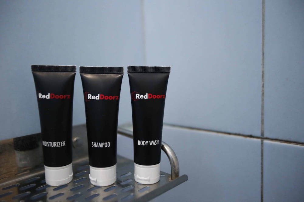 RedDoorz @ Radio Dalam Double Room 11