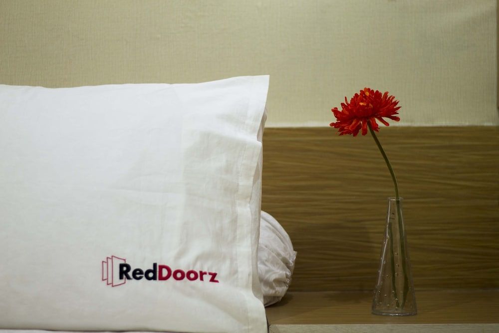 RedDoorz @ Radio Dalam Double Room 9