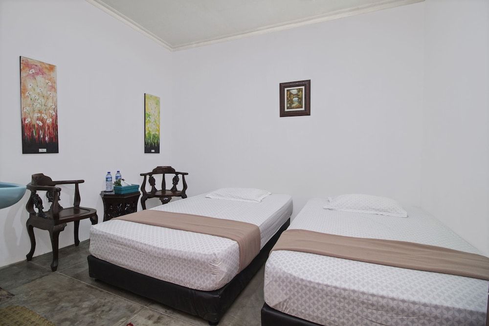 RedDoorz @ Radio Dalam Double Room 6