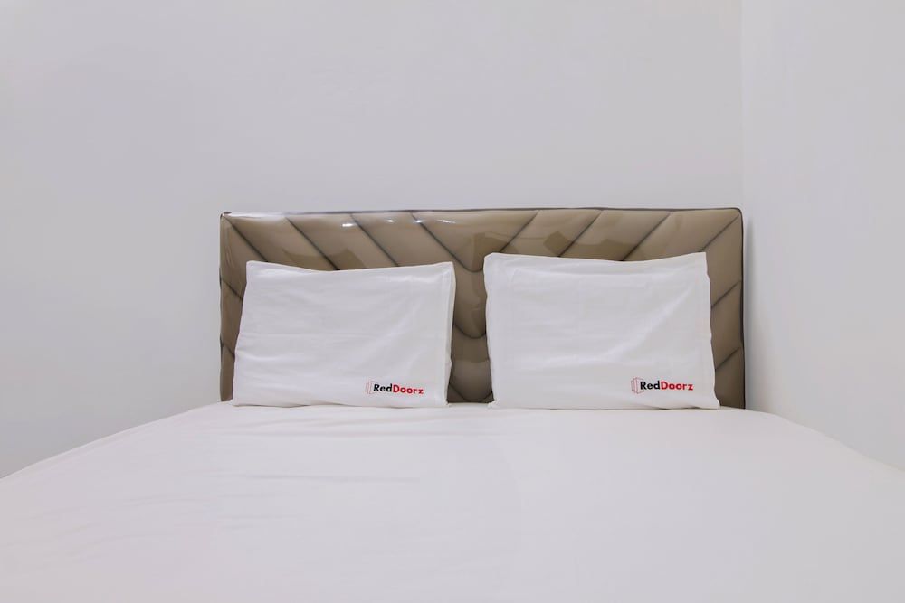 RedDoorz @ Radio Dalam Double Room 7