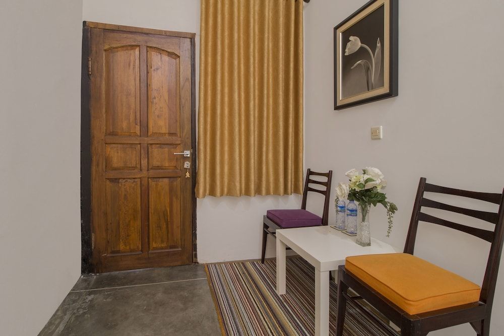 RedDoorz @ Radio Dalam Double Room 13