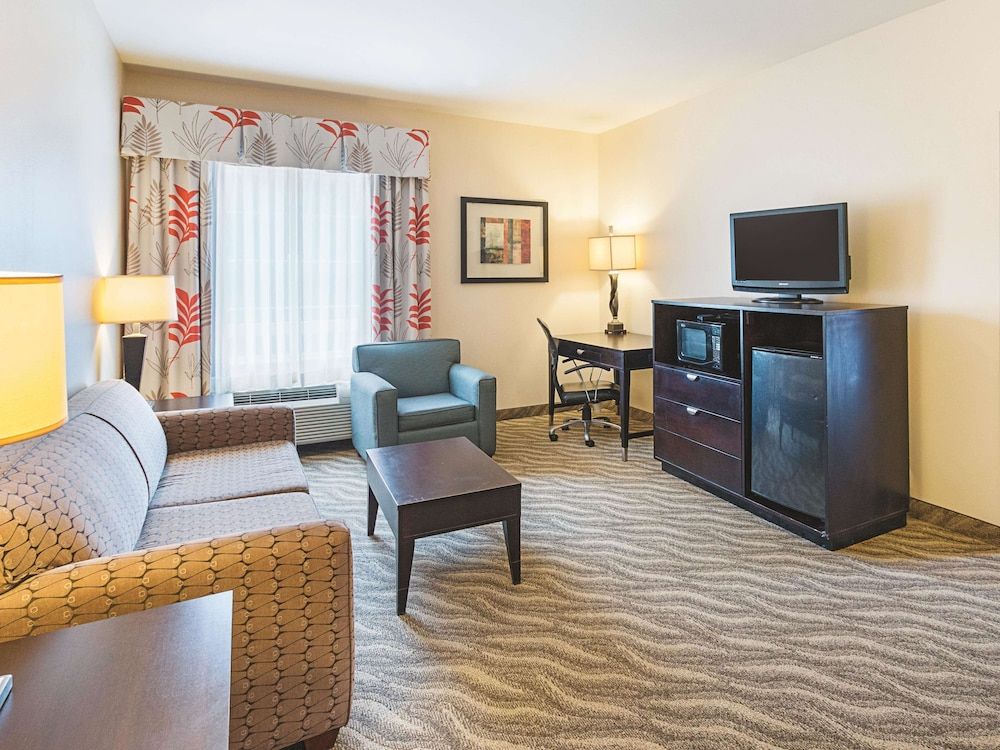 Family Suite, 1 King Bed, Accessible, Non Smoking (Mobility/Hearing, Tub w/ Grab Bars)