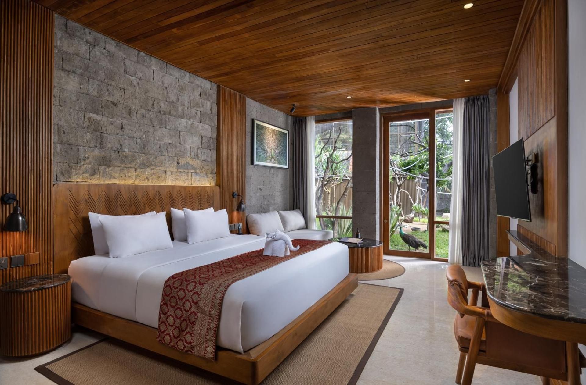 Family Suite Aviary with Free Benefit