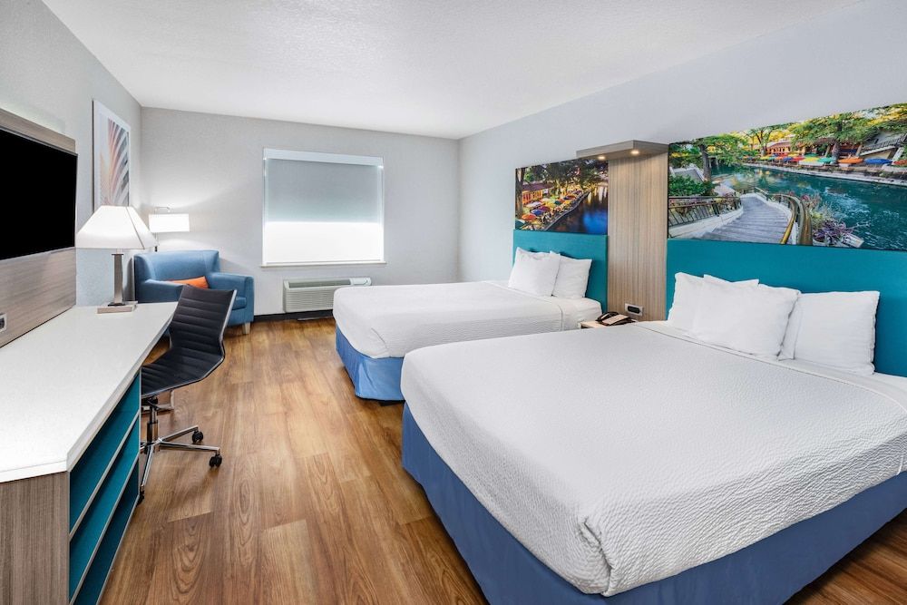 Room, 2 Queen Beds, Non Smoking