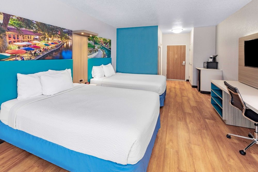 Room, 2 Queen Beds, Non Smoking