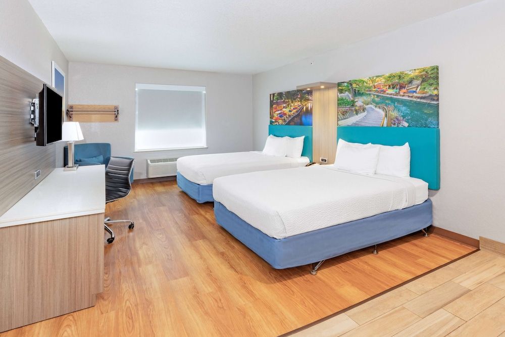 Studio Suite, 2 Queen Beds, Accessible, Non Smoking (Mobility/Hearing Accessible)