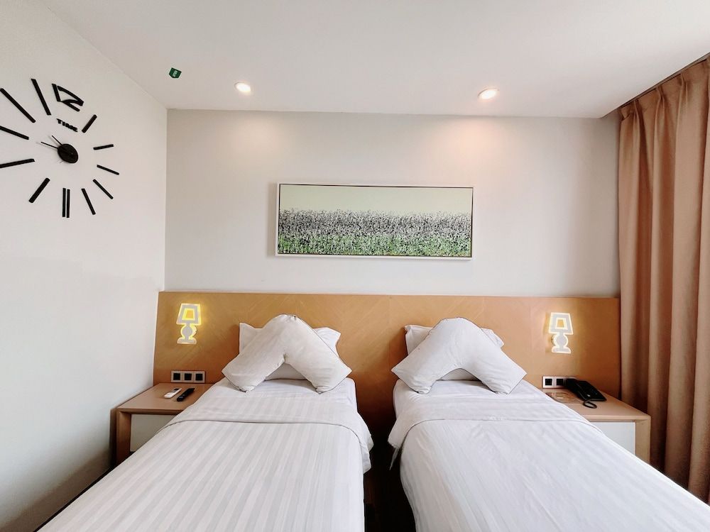 Verse Luxe Hotel Wahid Hasyim Superior Room Twin Bed