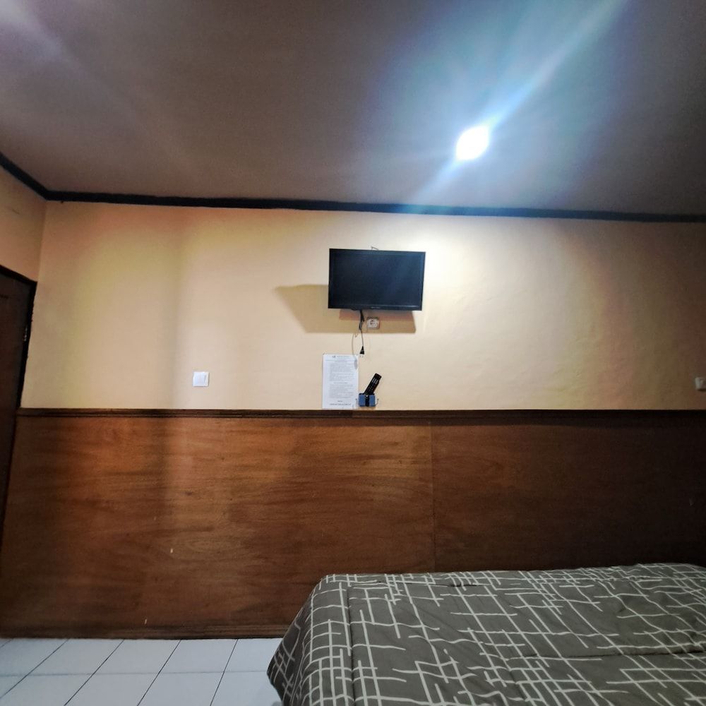 Cemara Indah Hotel Standard Double Room 6