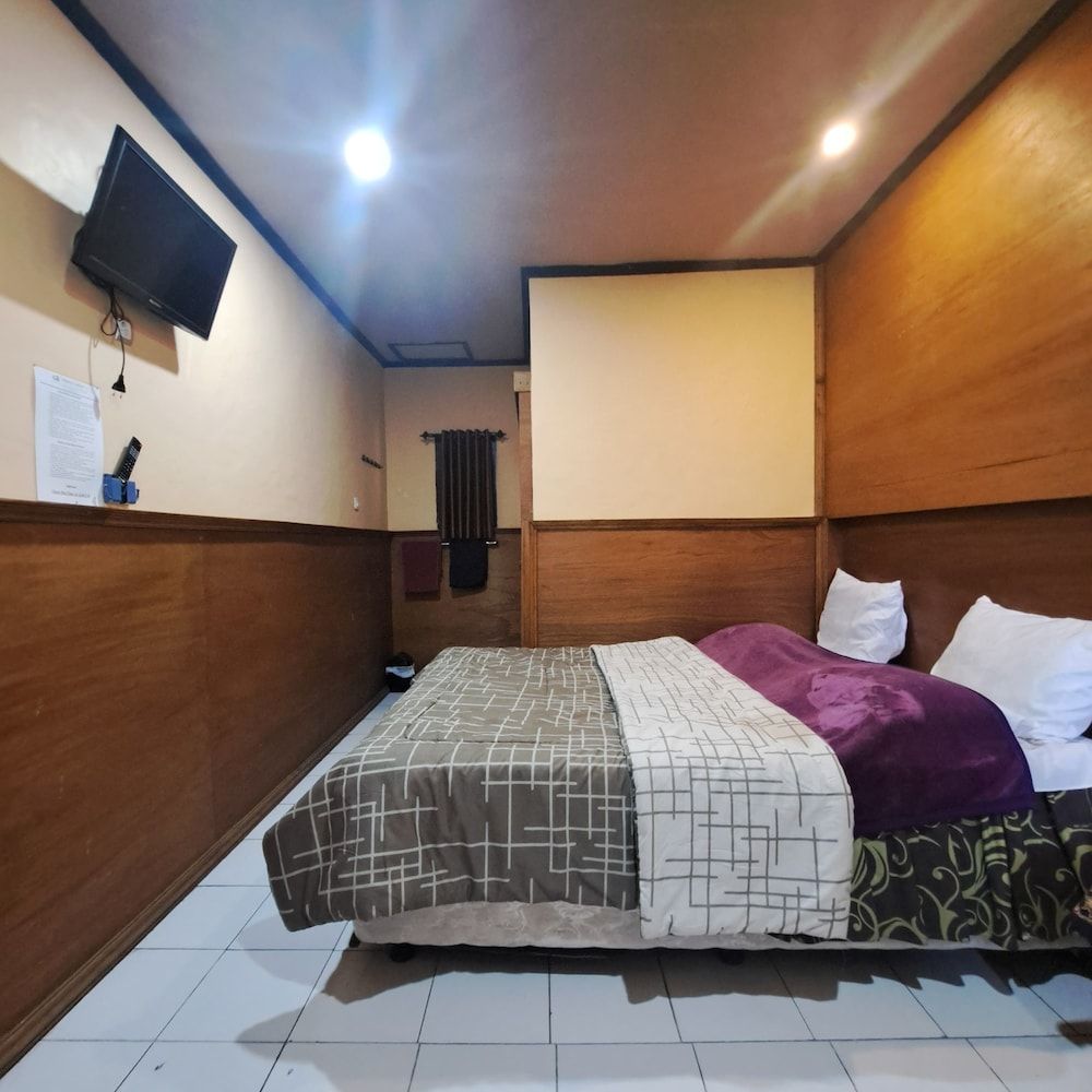 Cemara Indah Hotel Standard Double Room 5