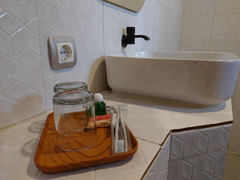 Cemara Indah Hotel Deluxe Double Room 4