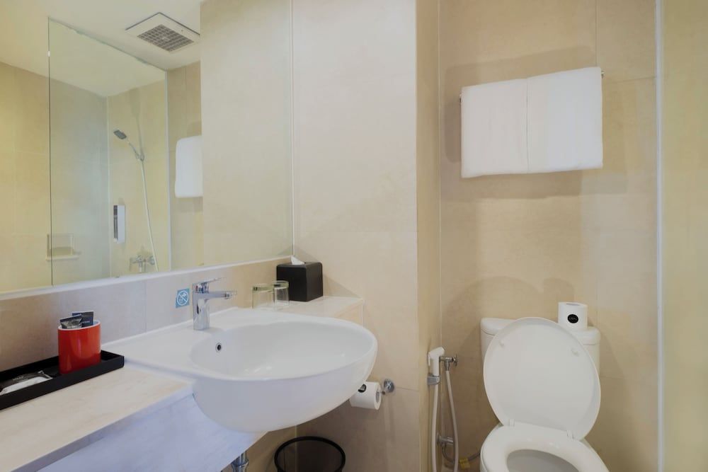 Hotel NEO Cirebon by ASTON Deluxe Room 3
