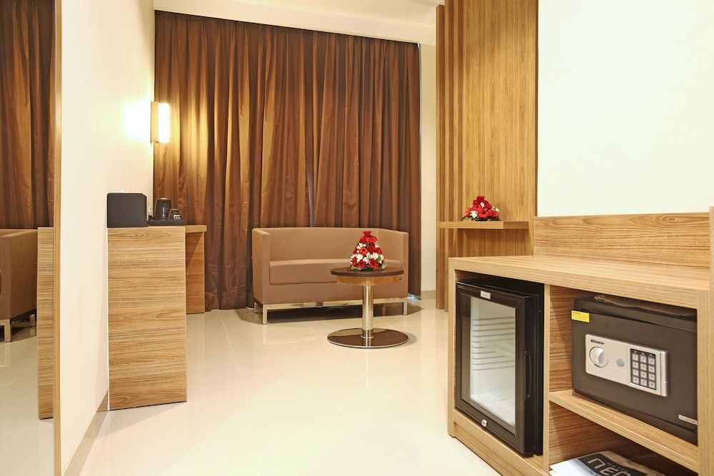 Hotel NEO Cirebon by ASTON Suite 8