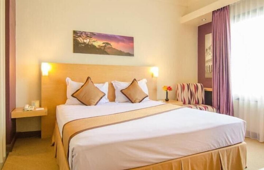 Tychi Hotel Deluxe Double 2