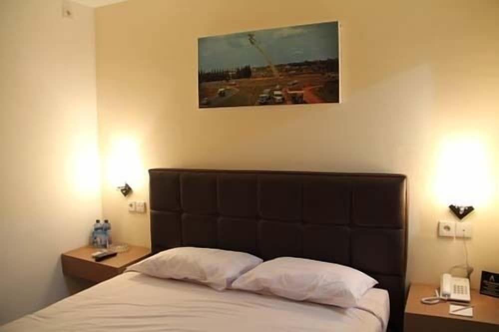 undefined Antoni Hotel 2