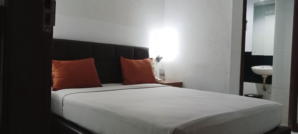 Antoni Hotel Standard Room 4