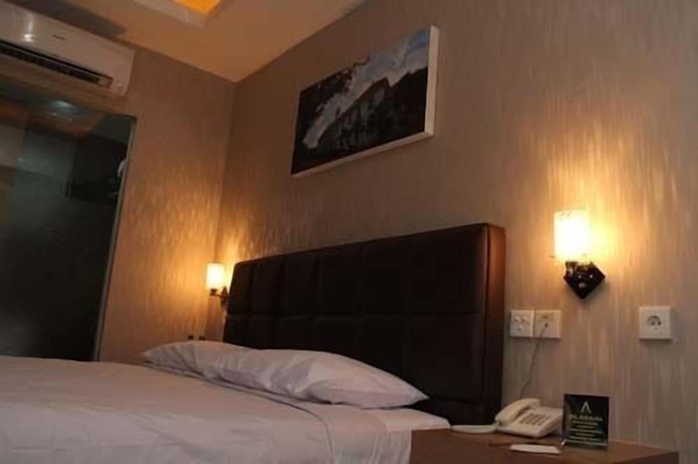 Antoni Hotel Standard Room 2