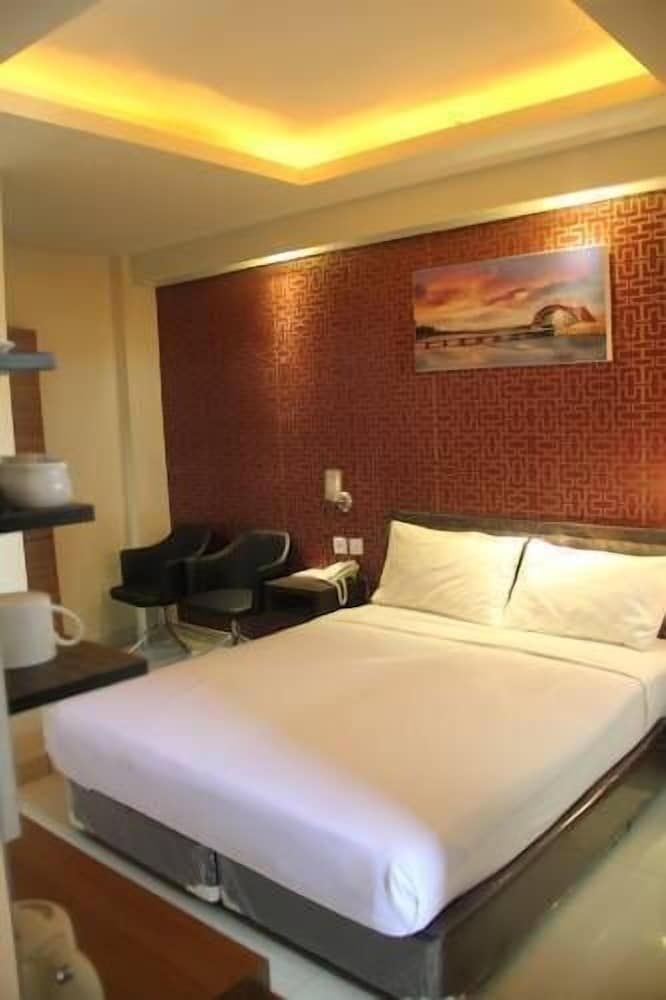 undefined Antoni Hotel