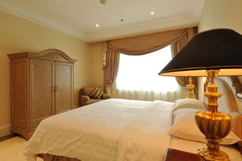 undefined Batavia Hotel and Serviced Apartments 3