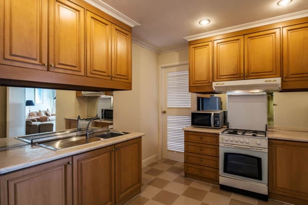 undefined Batavia Hotel and Serviced Apartments 4