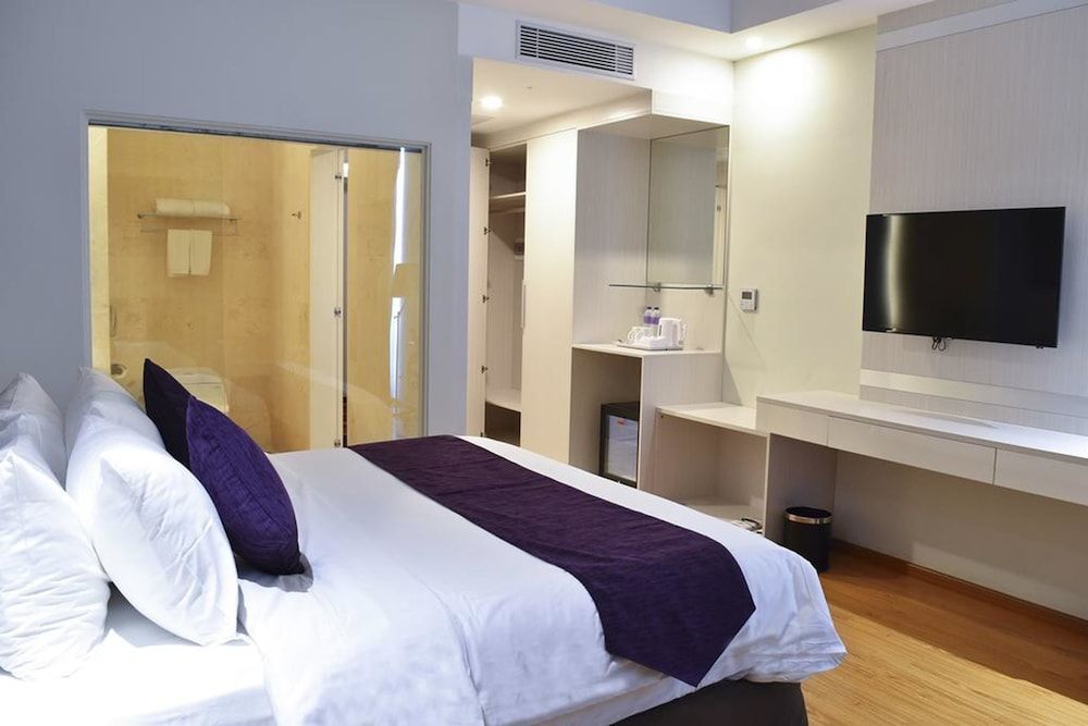 Business Queen Bed Room