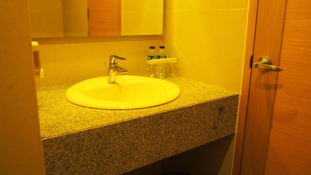 G7 Hotel Standard Room 6