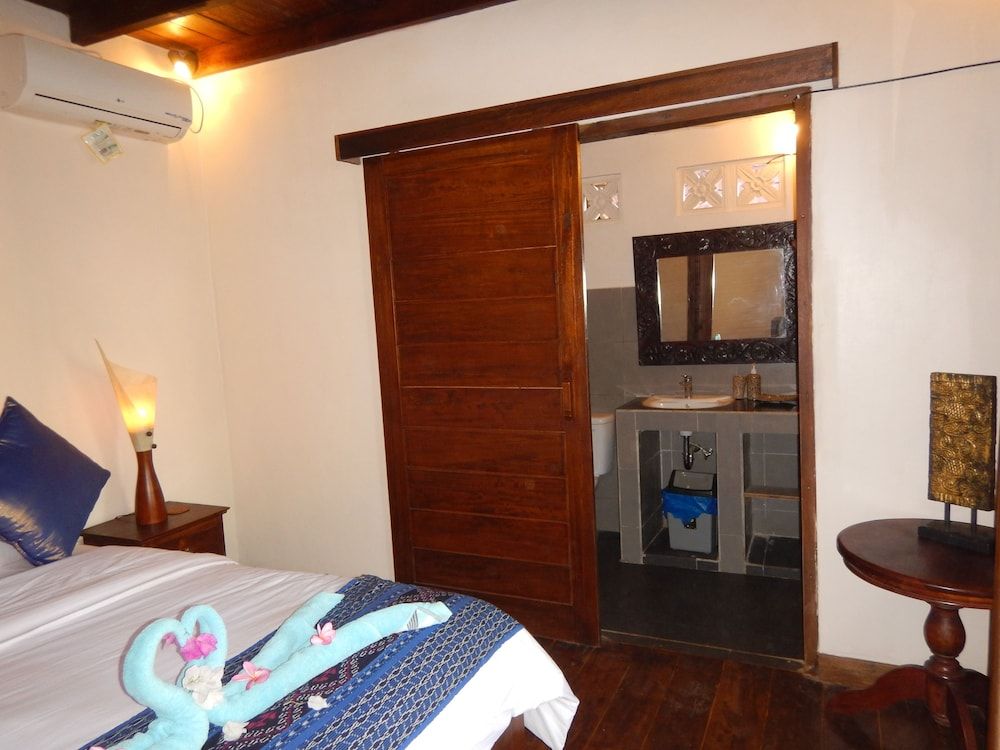 Puri Sayang Bungalows Puri 4, Double Room (Hot Water) 10