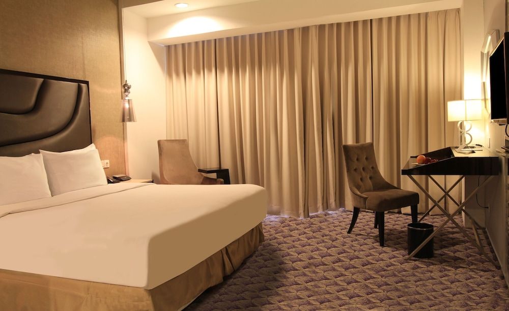 Aston Bellevue Radio Dalam Superior Double Room 4