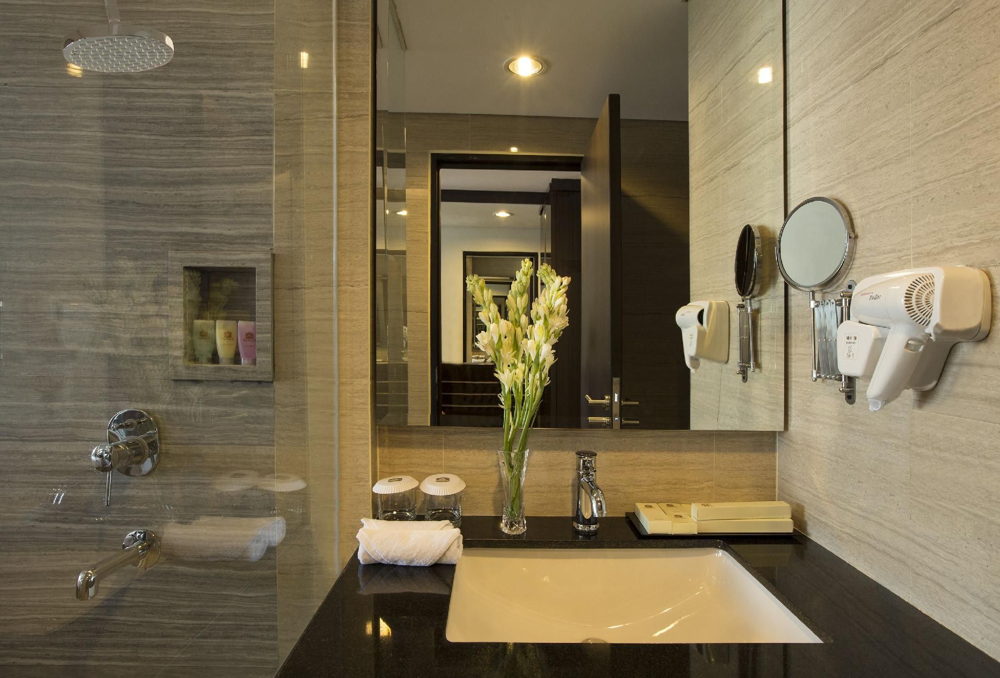 undefined Nemuru Grand Bellevue Radio Dalam 8