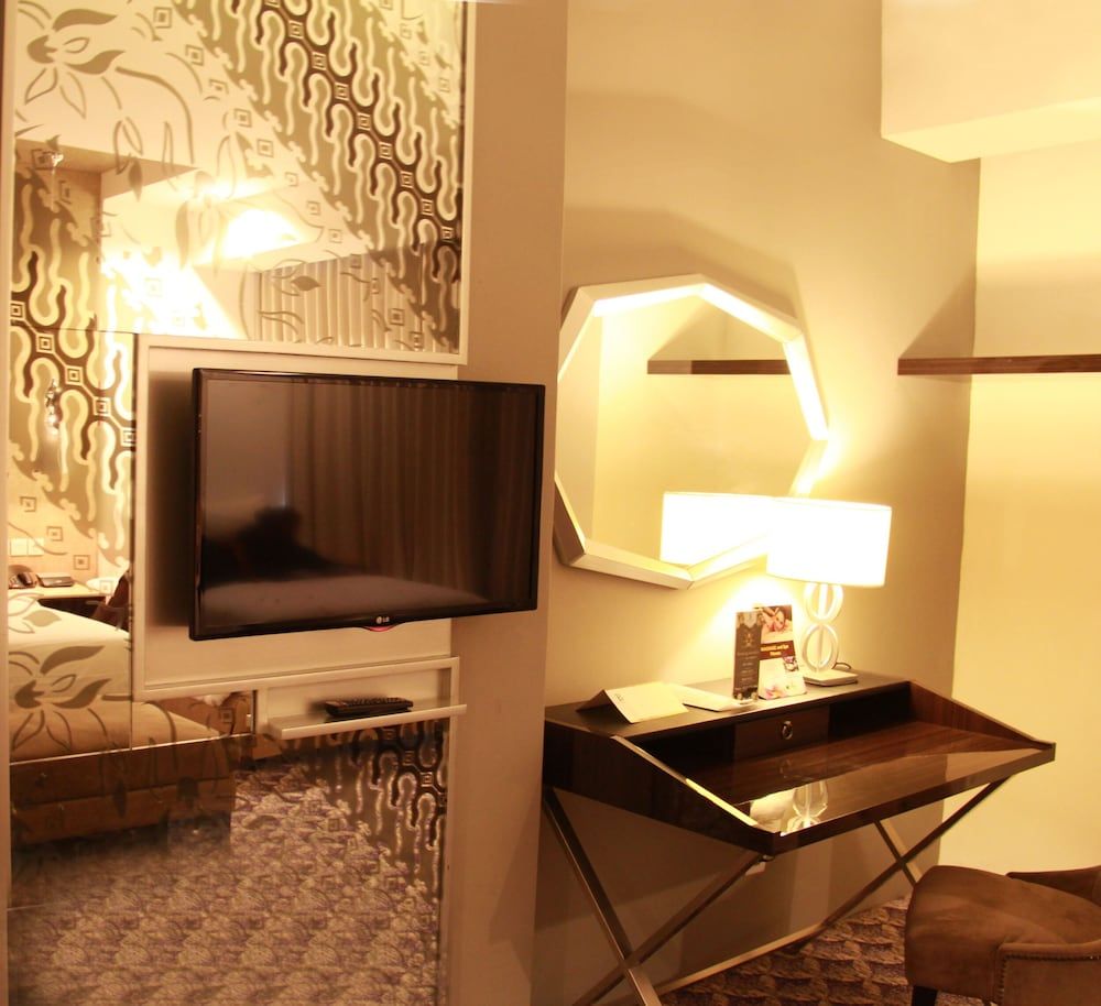 Aston Bellevue Radio Dalam Superior Double Room 5
