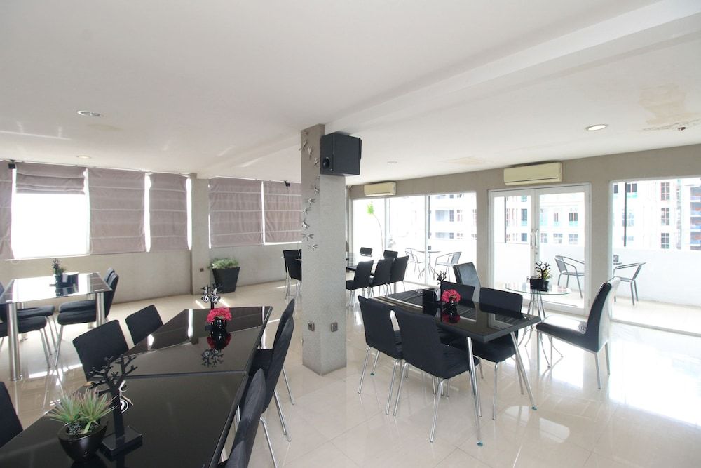 undefined Residence 100 5