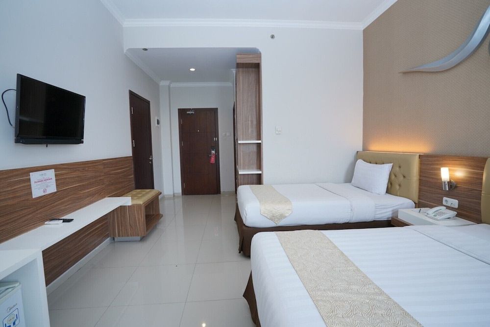 Lorin Sentul Hotel Deluxe Twin 2