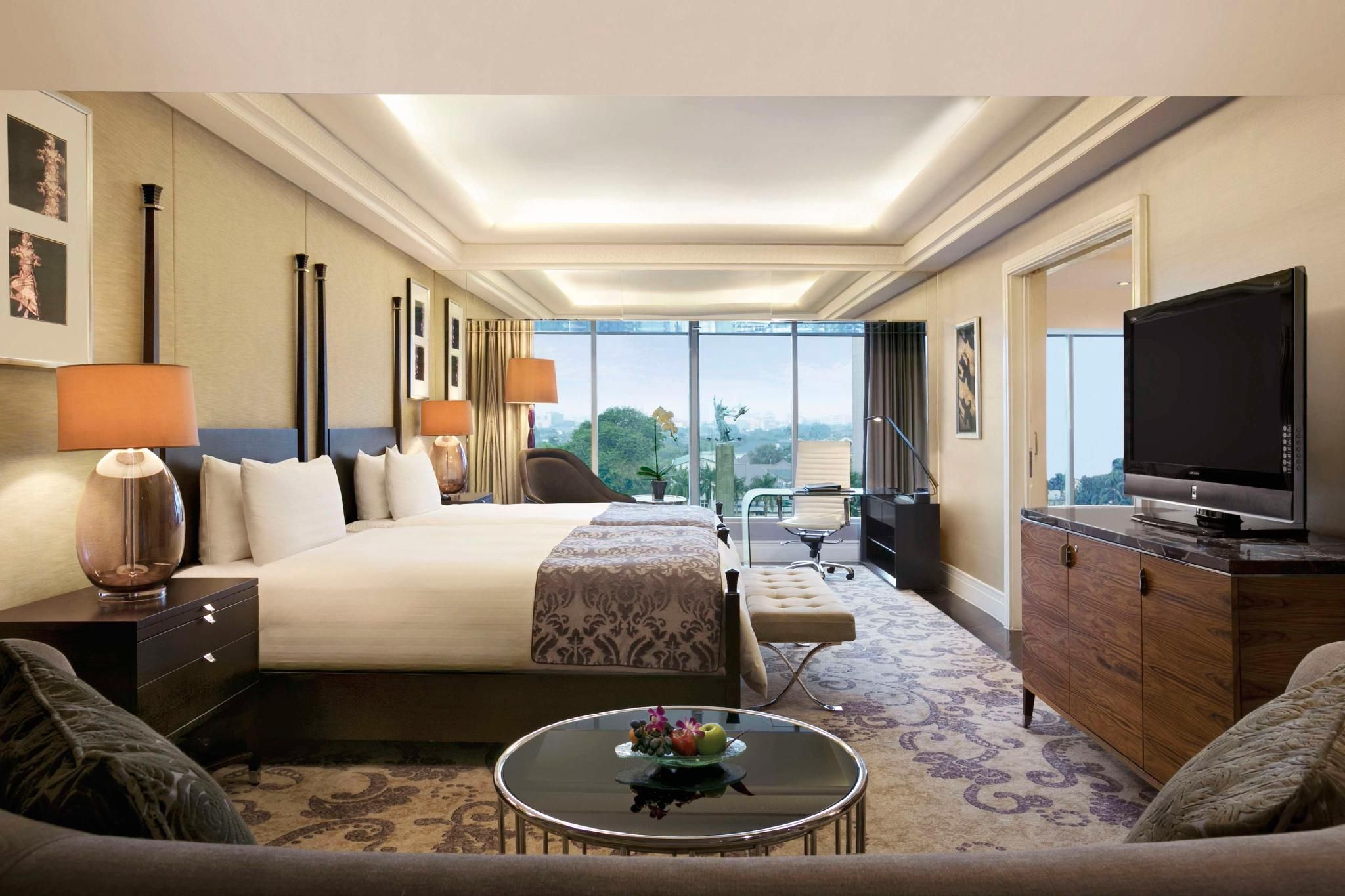 Grand Deluxe Twin Bundaran HI View