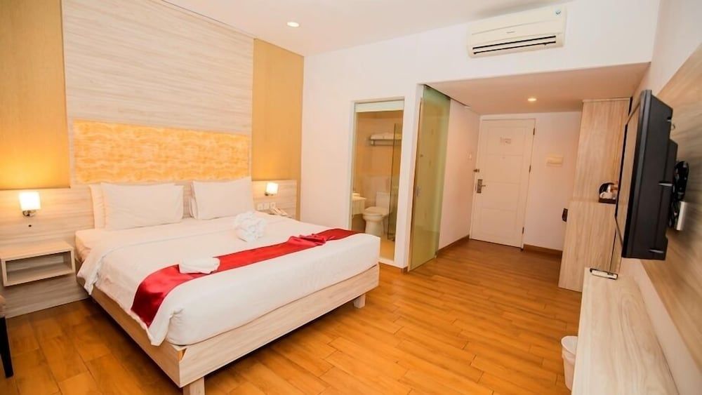 Front One Akshaya Hotel Karawang