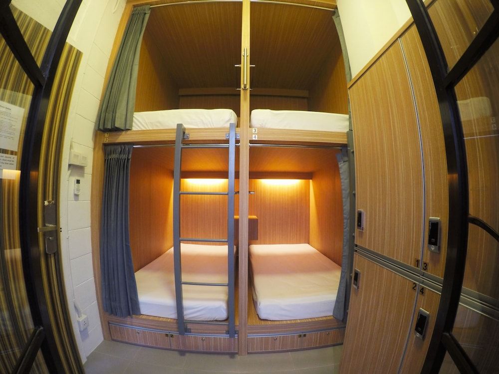Bed in 4-Bed Mixed Dorm with Window