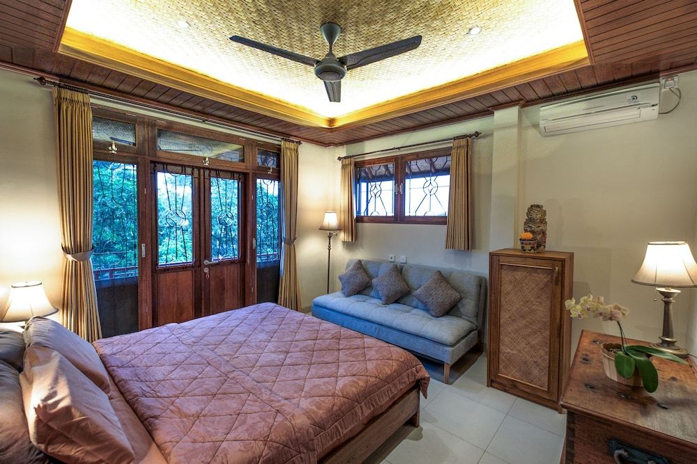 Coconut Room, Second Floor