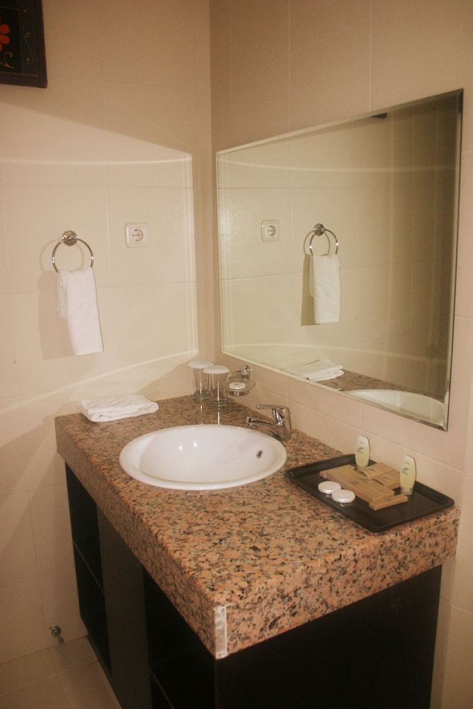 Royal Mamberamo Hotel Junior Suite, 1 Bedroom, City View 3