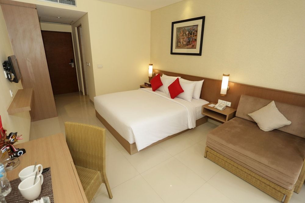 Deluxe Upper Floor Room, Double Bed with City View