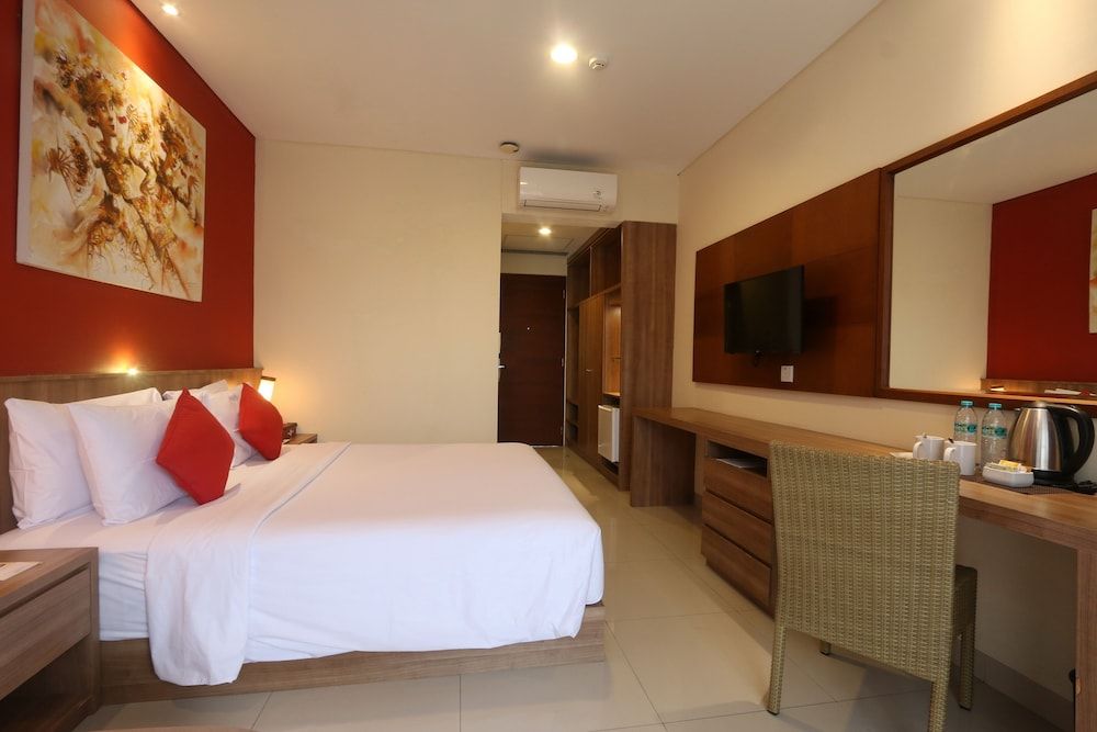Deluxe Premier Room, Double Bed with Pool View