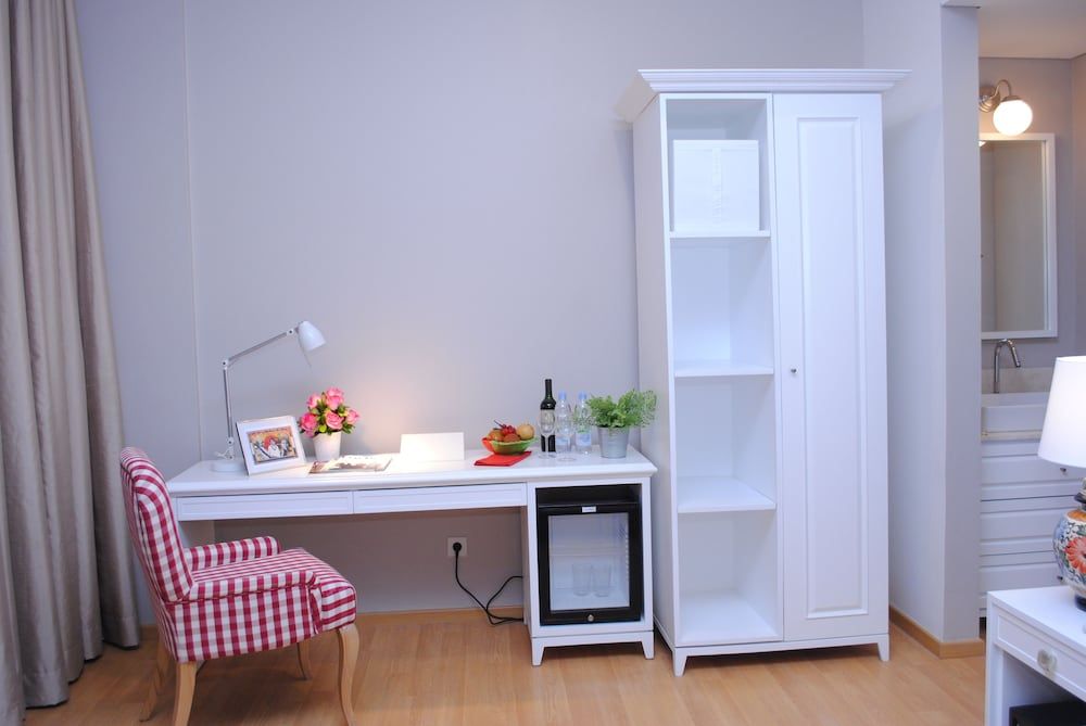 White Tree Residence Deluxe Room 4