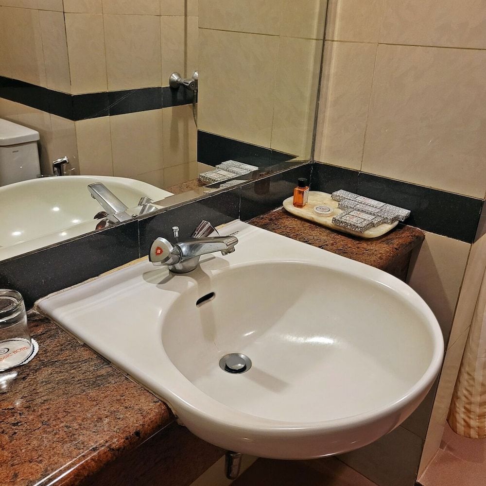 Classic Hotel Standard Room 7