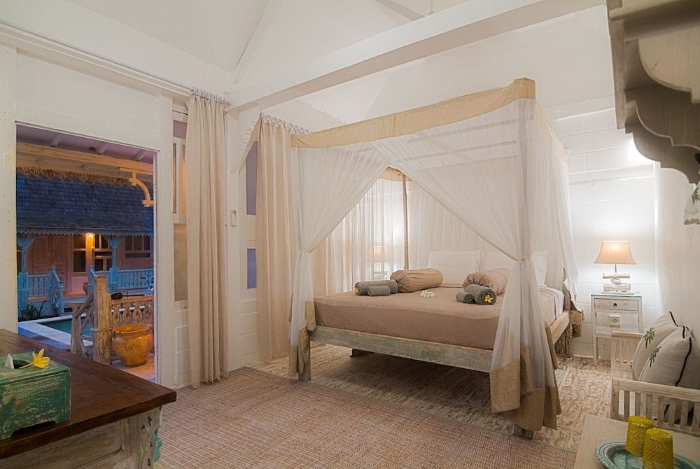 Palmeto Village Bungalow, Pool View 8