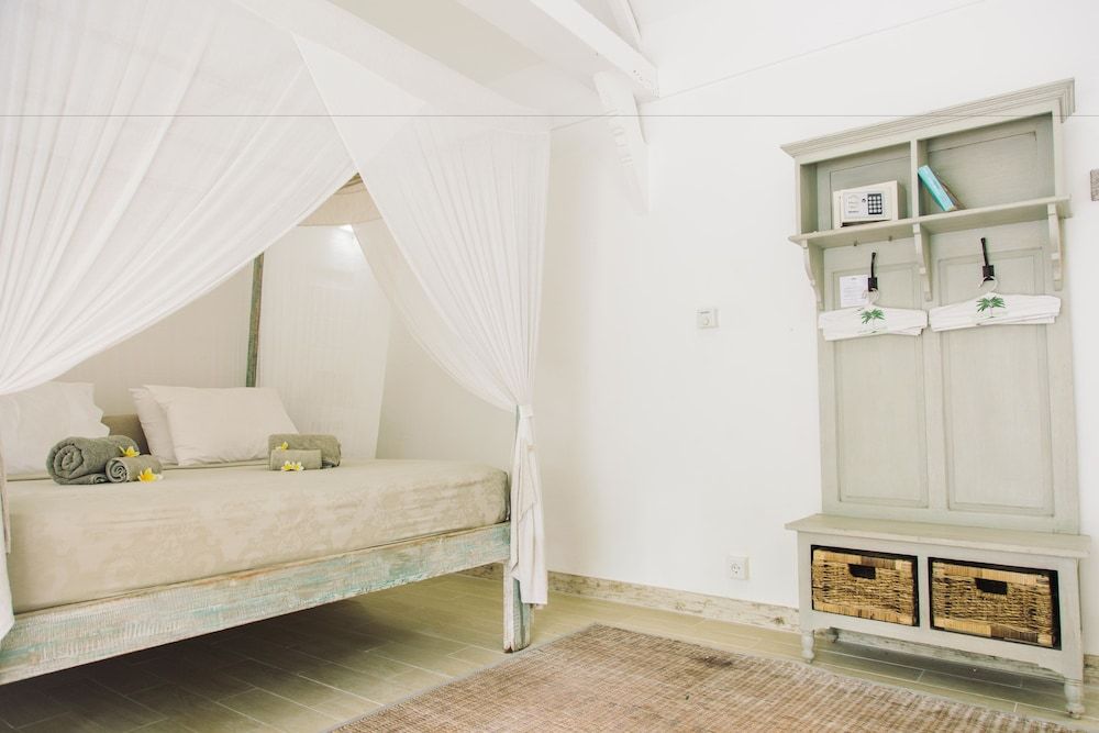 Palmeto Village Bungalow, Pool View 11