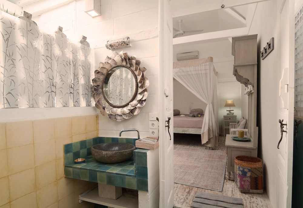 Palmeto Village Bungalow, Pool View 6