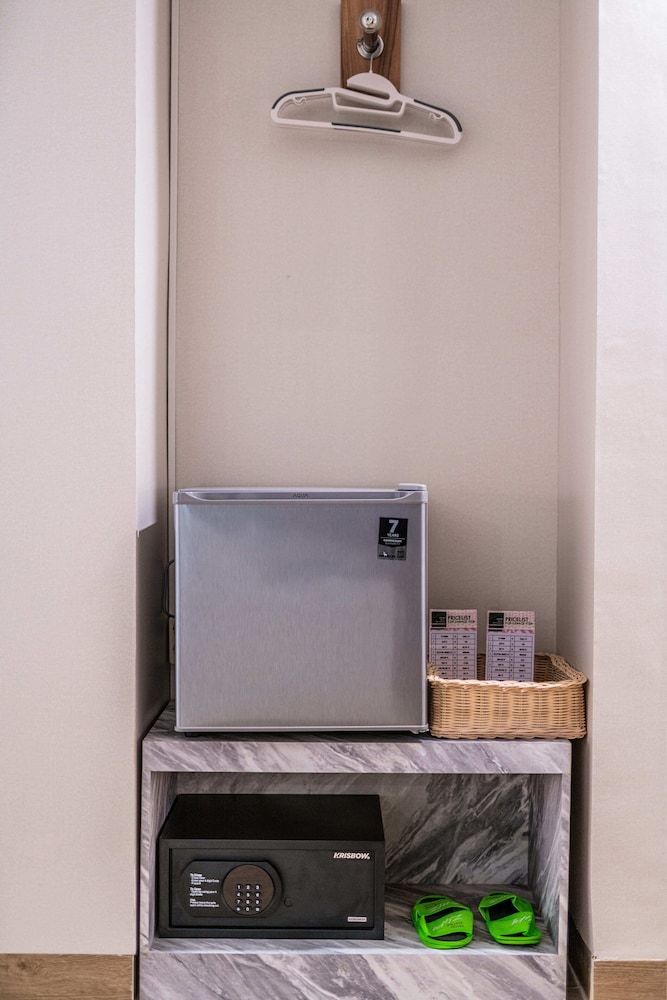 Whiz Prime Hotel Balikpapan Family Room 6