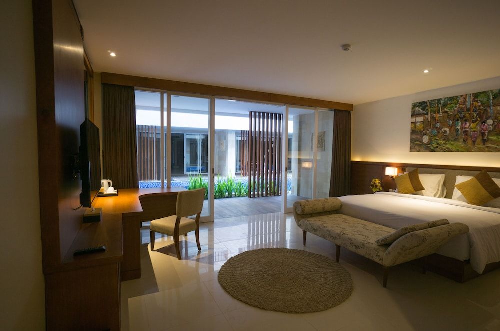 d’Nusa Beach Club and Resort Lagoon Suite Pool Access 2