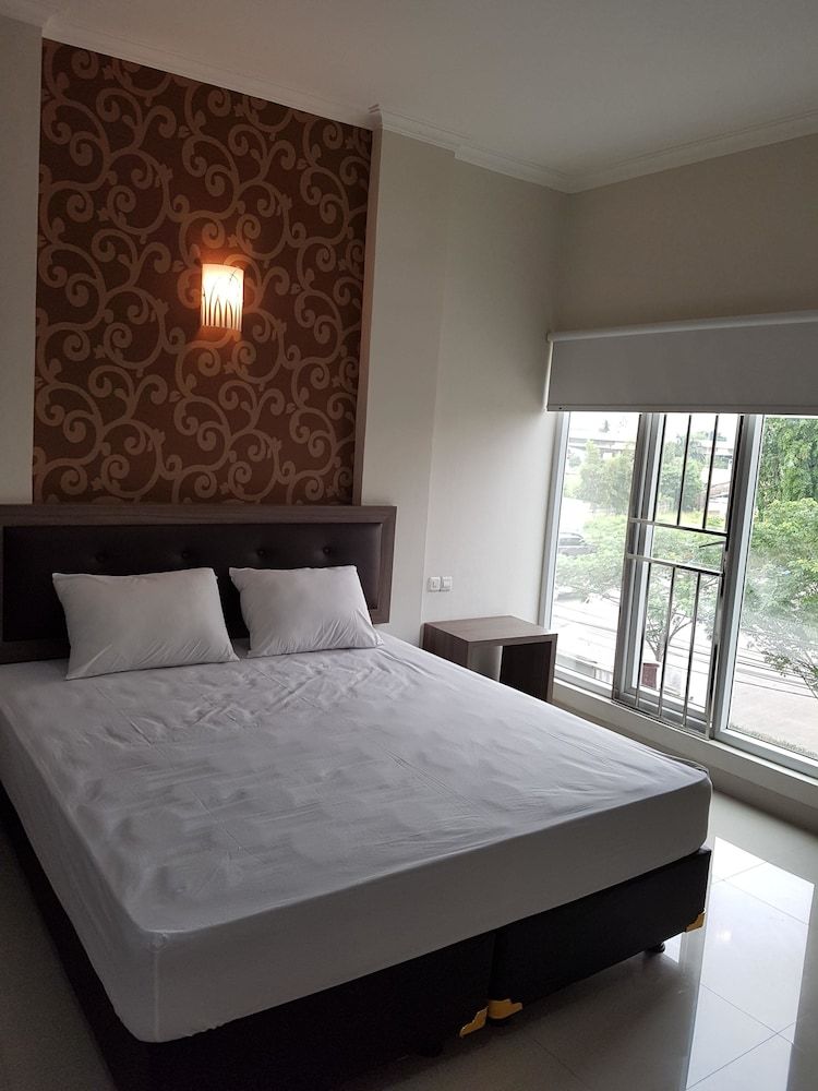 undefined Ethan Hotel