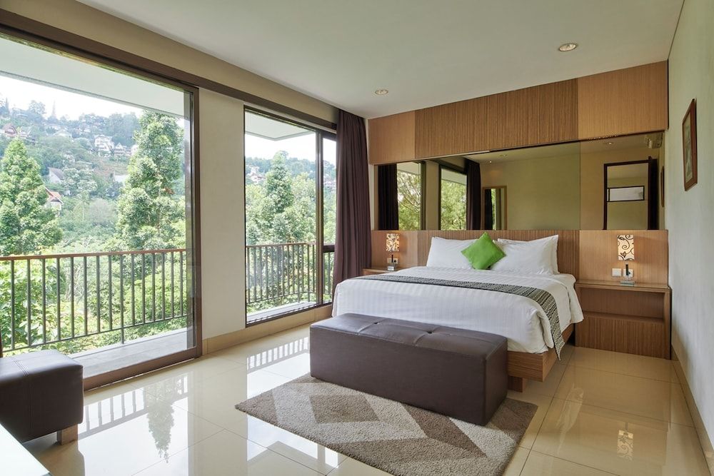 Tulip Hill View 5BR Villa With a Private Pool