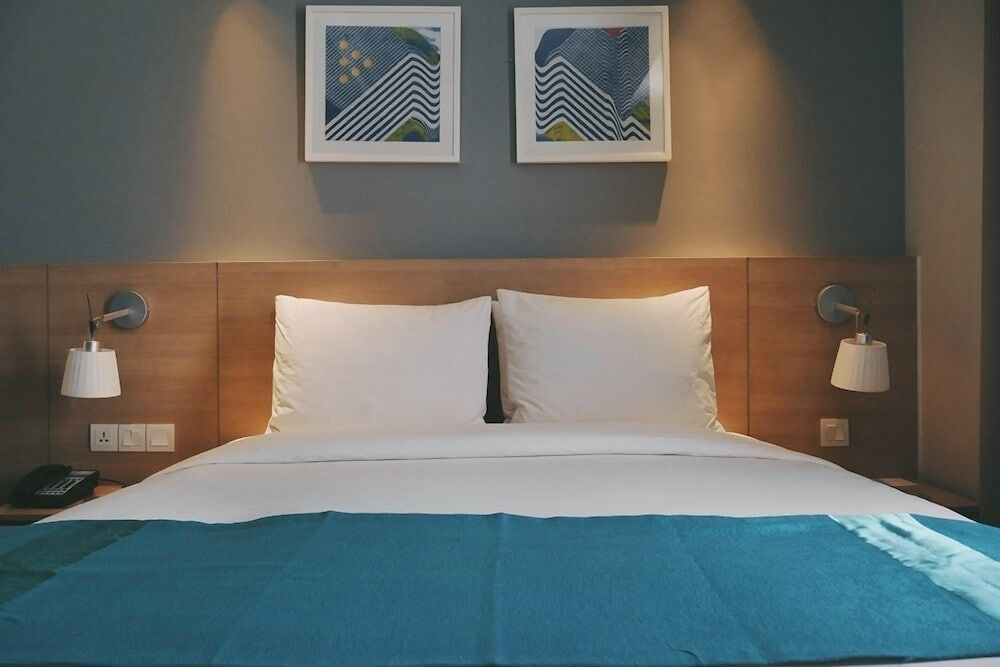 Holiday Inn Express Jakarta Wahid Hasyim by IHG Standard Room (with Free Breakfast) 2