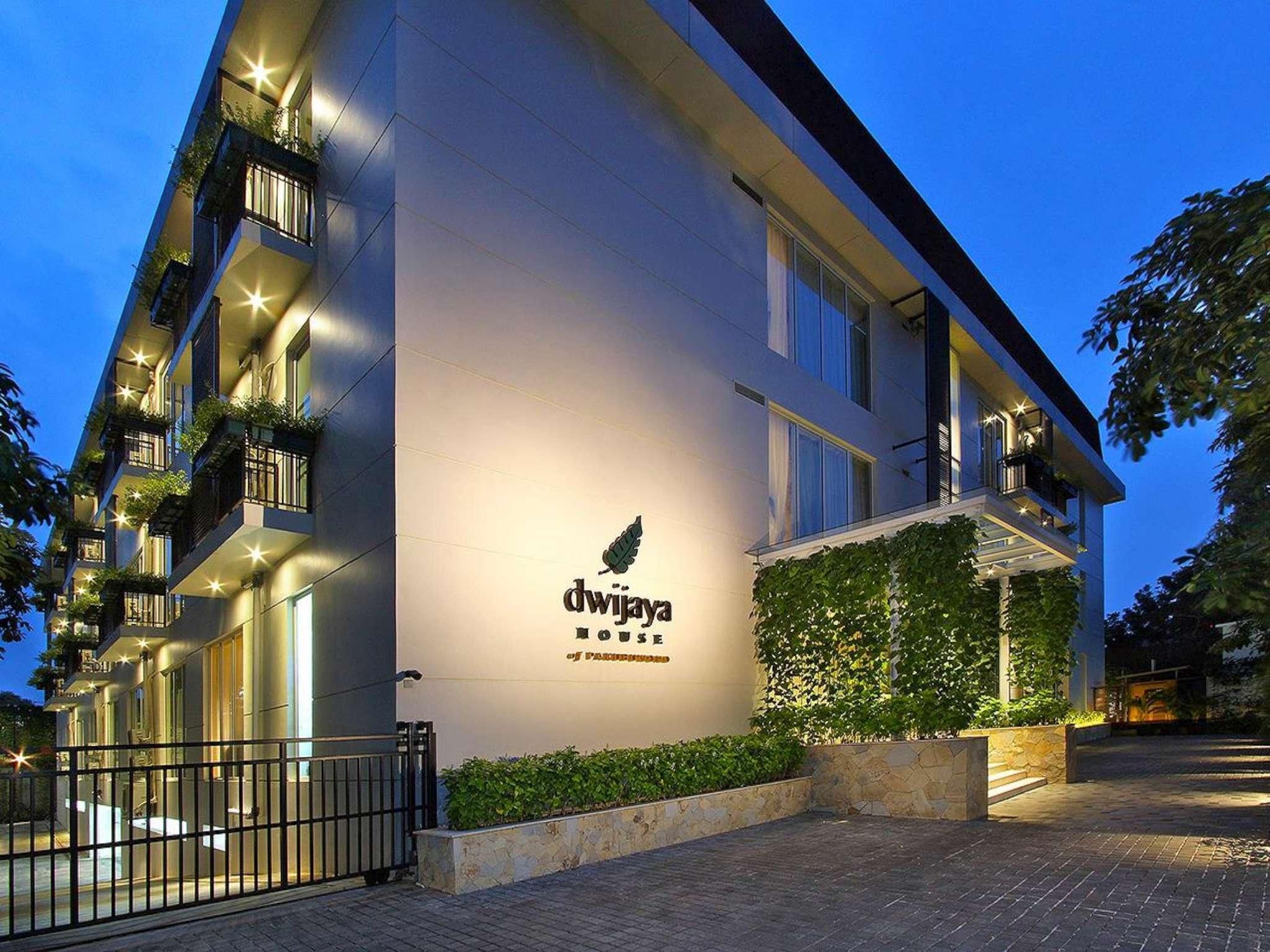 undefined Dwijaya House of Pakubuwono 3